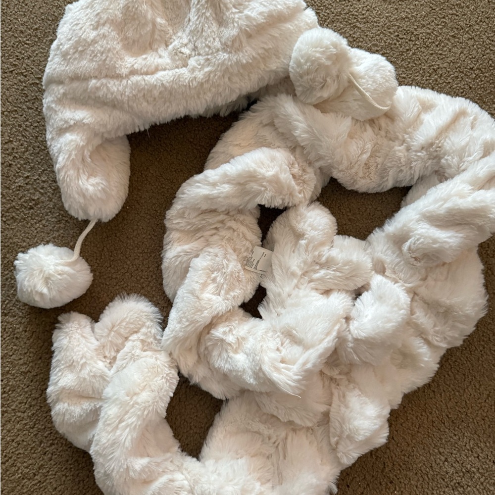 Capelli of New York White Faux Fur Hat and Scarf Set